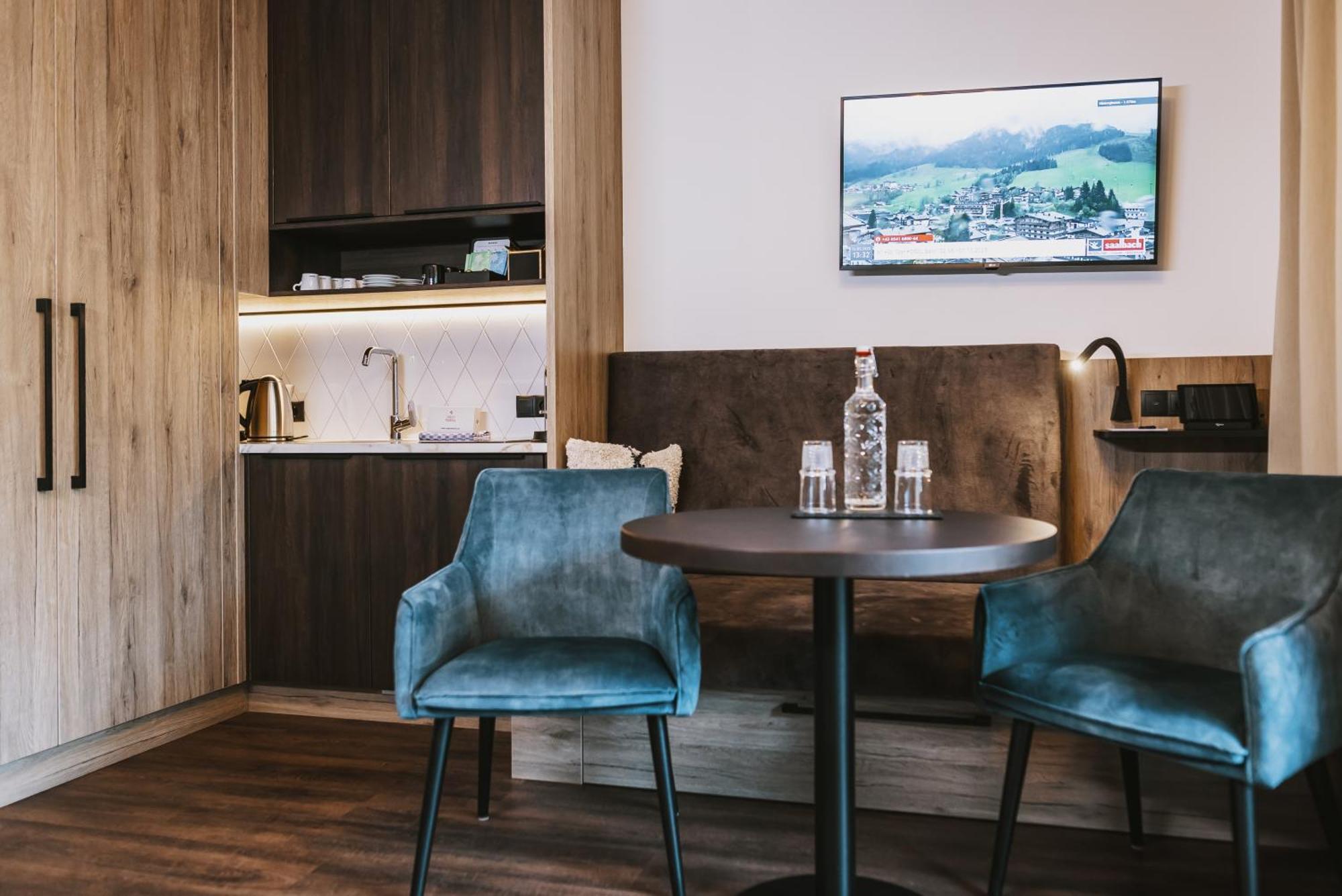 Glemm By Avenida Superior Hotel & Residences Saalbach-Hinterglemm Rum bild